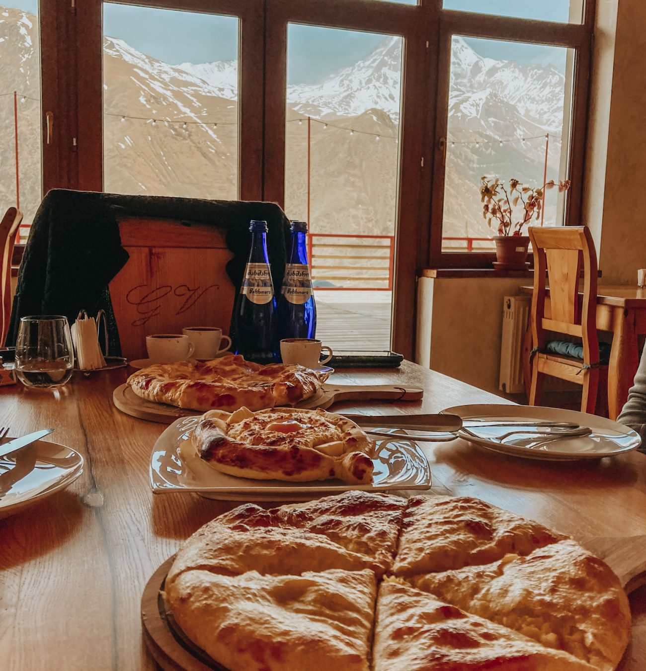 éttermek, Legjobb étterem Grúzia, Legjobb éttermek grúzia, legjobb khachapuri grúzia, legjobb khachapuri, Grúzia, Grúzia étteremajánló, Grúzia utazás, grúzia éttermek