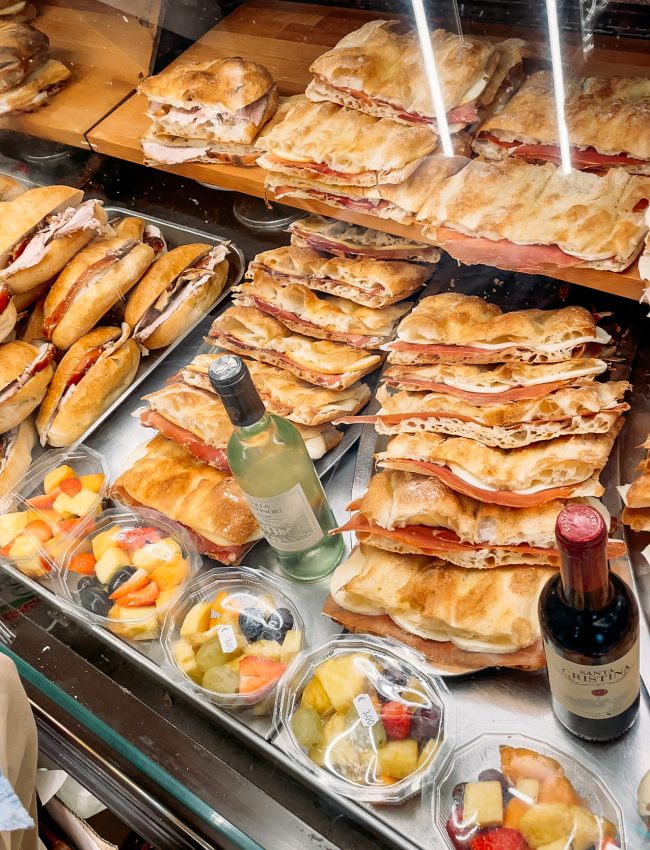 focaccia szendvics, róma, reggeli, reggelizőhely, római, olaszország reggeli