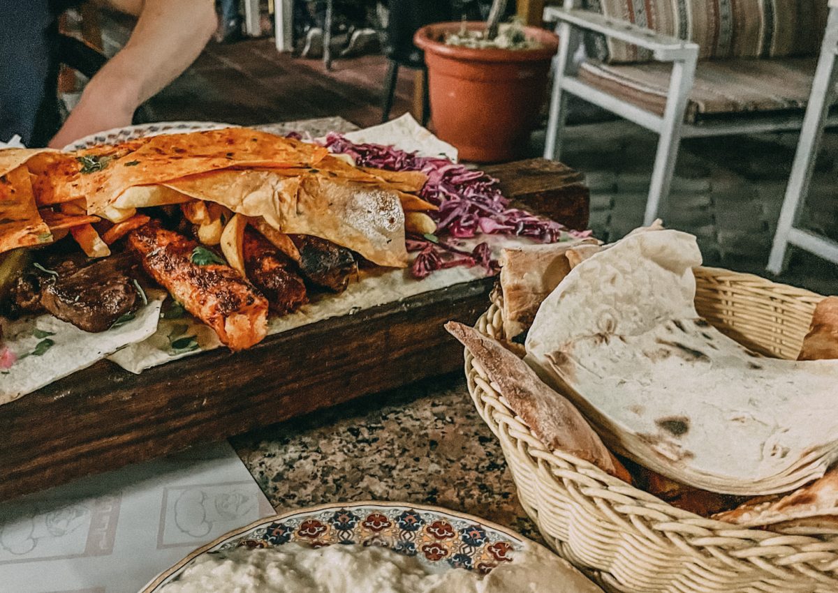 muscat látnivalók, muscat utazás, omán látnivalók, omán utazás, omán tippek, omán utazási tippek, muscat látnivalók, nizwa, omán piac, muscat éttermek, omán éttermek, ománi ételek, omán étteremajánló, muscat éttermek, muscat étteremajánló, muscat kávézó, ománi kávé, sáfrányos latte