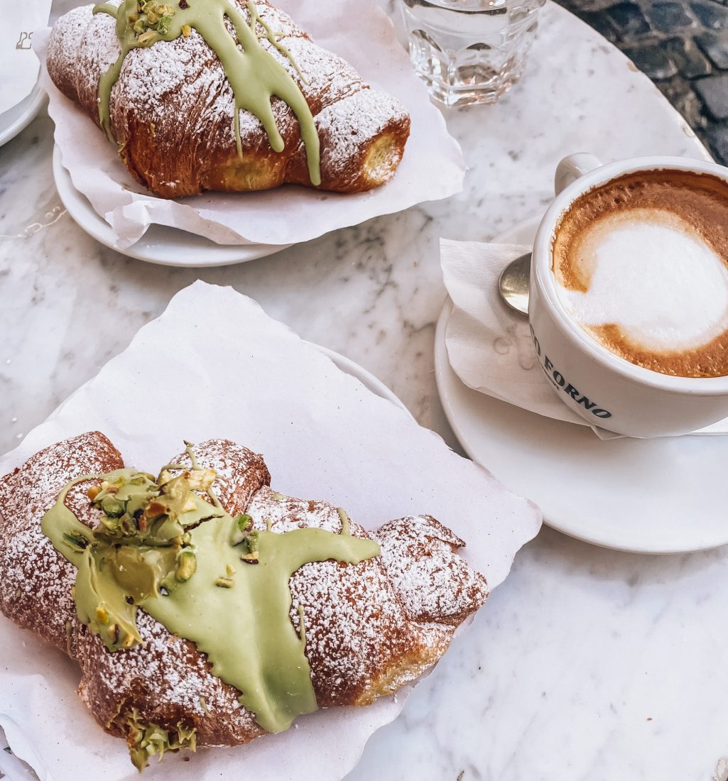 cornetti, Trevi kút, Róma, Croissant, pisztáciás croissant, legjobb reggeli Rómában, Róma legjobb reggelizője, reggeli,
