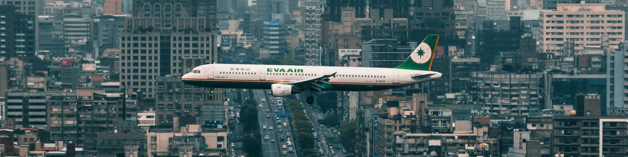 pexels-allan-so-2622179 wizzair járattörlés, wizzair panasz, wizzair visszatérítés, wizz air panasz, repülő késés kártérítés, késett a gépem